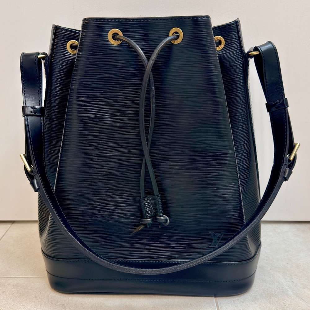 Louis Vuitton Noe GM Bucket Bag - Black Epi